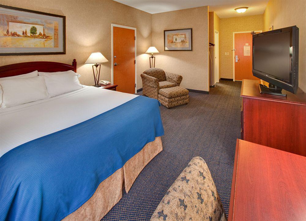 Holiday Inn Express Jamestown By Ihg Exteriör bild