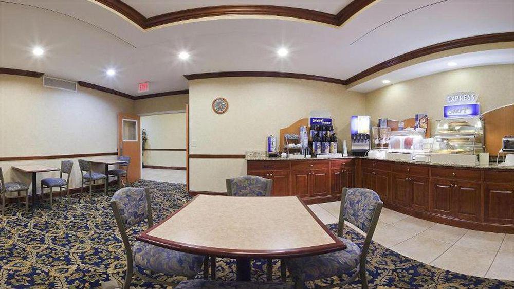 Holiday Inn Express Jamestown By Ihg Exteriör bild
