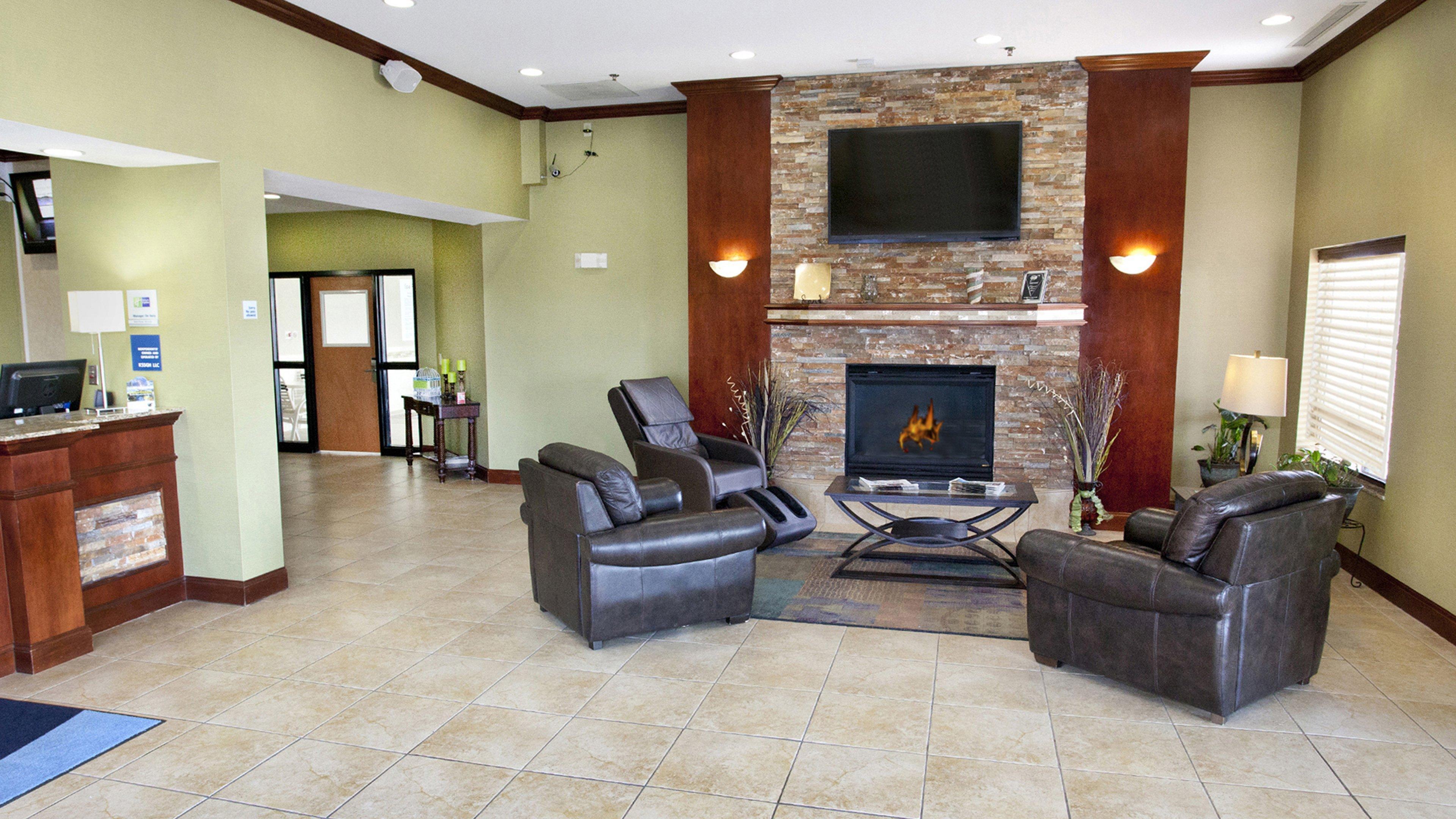 Holiday Inn Express Jamestown By Ihg Exteriör bild